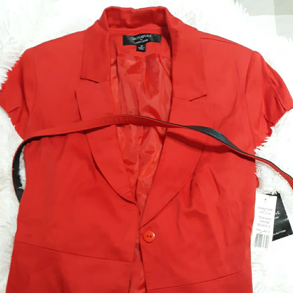 Beautifull red vest for any ocassion.